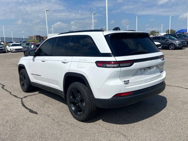 Used 2025 Jeep Grand Cherokee Limited w/ Luxury Tech Group II AWD/4WD image 4
