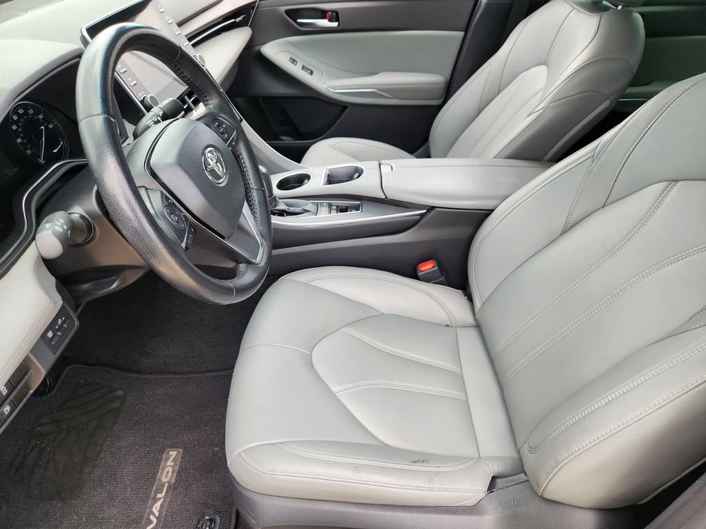 Used 2020 Toyota Avalon XLE w/ Moonroof Package FWD image 15