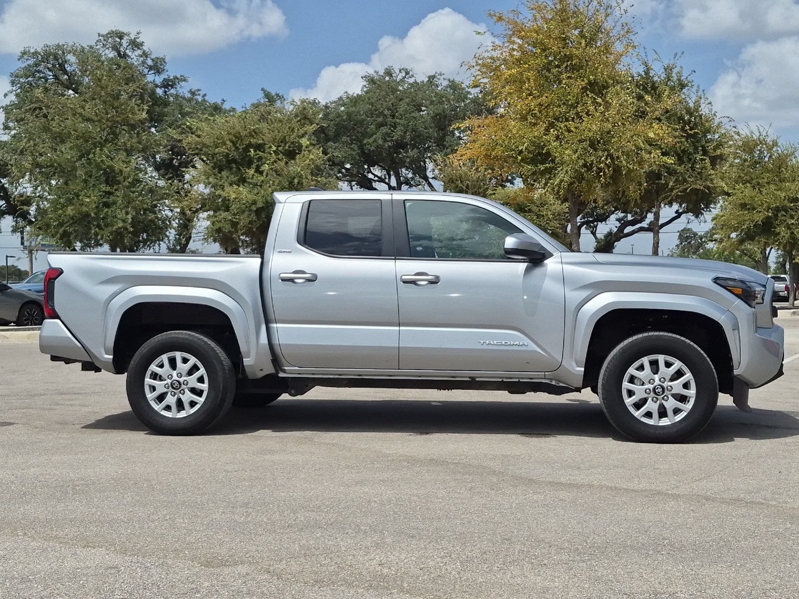 Used 2024 Toyota Tacoma SR5 AWD/4WD image 6