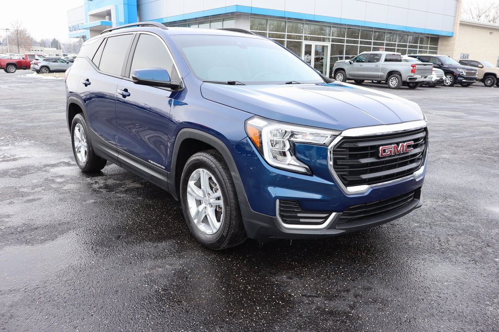 Used 2022 GMC Terrain SLE w/ Driver Convenience Package image 2