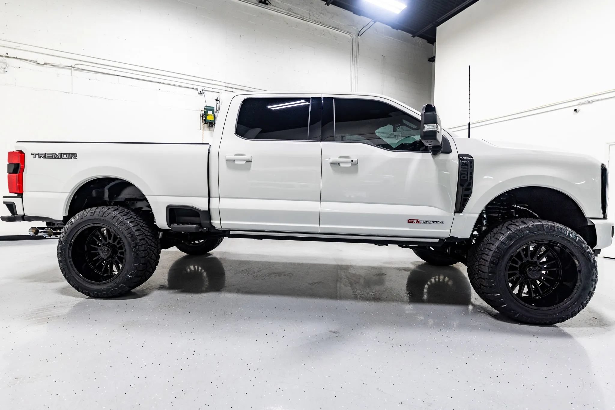 Used 2026 Ford F250 Platinum w/ Tremor Off-Road Package AWD/4WD image 26