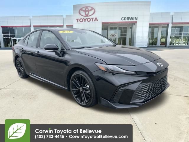 Used 2025 Toyota Camry SE image 1