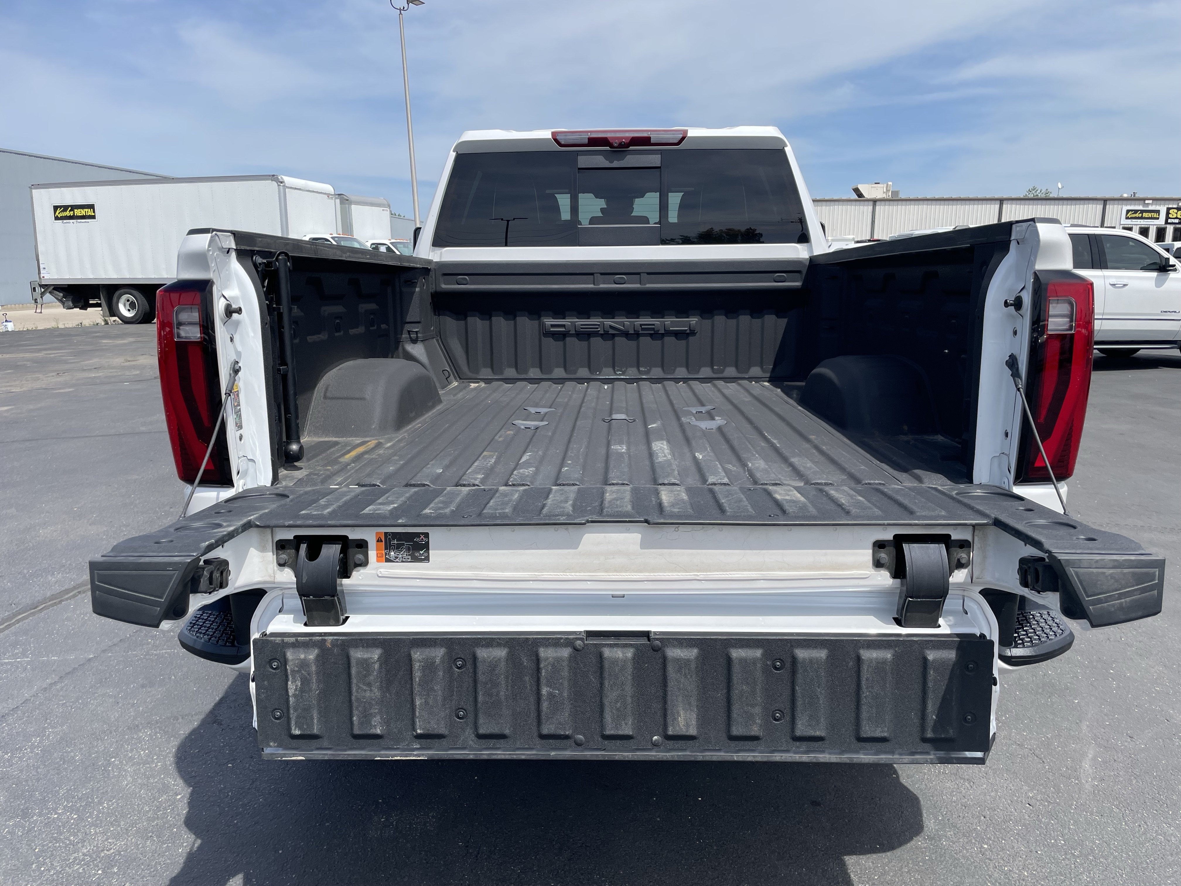 Used 2024 GMC Sierra 2500 Denali Ultimate AWD/4WD image 10