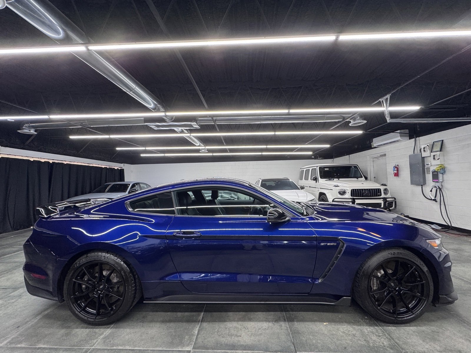 Used 2019 Ford Mustang Shelby GT350 w/ Technology Package image 8