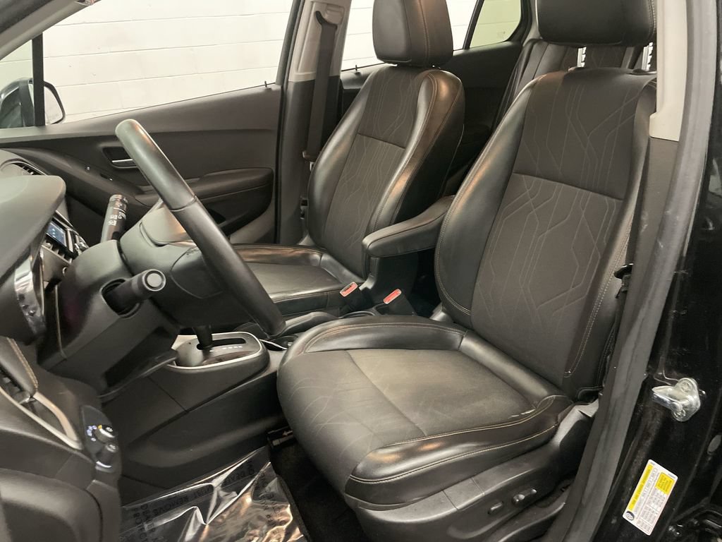 Used 2019 Chevrolet Trax LT w/ LT Convenience Package AWD/4WD image 12
