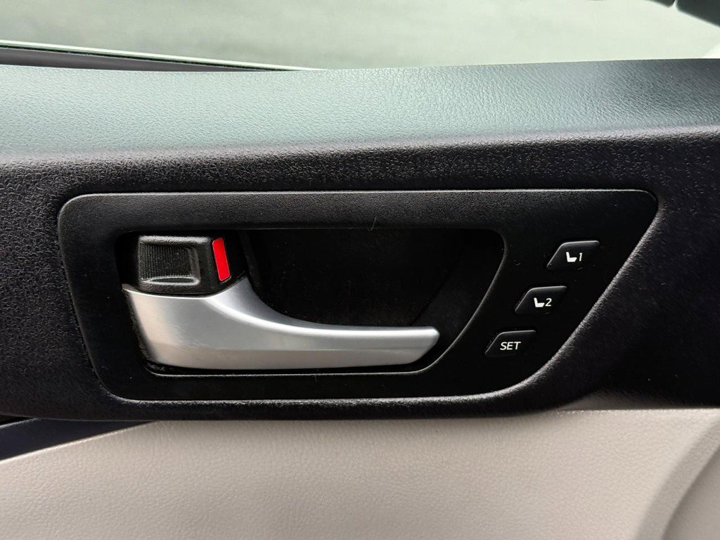 Used 2015 Toyota Highlander Limited image 21