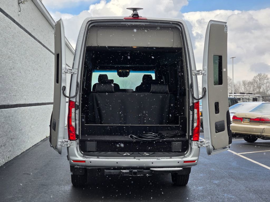 Used 2022 Mercedes-Benz Sprinter 2500 image 16