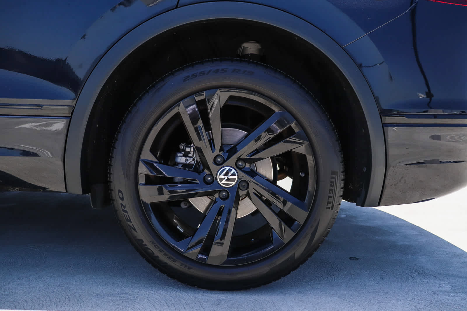 Certified 2023 Volkswagen Tiguan SE R-Line FWD image 10