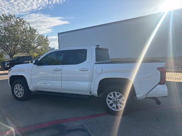 Used 2025 Toyota Tacoma SR5 AWD/4WD image 8