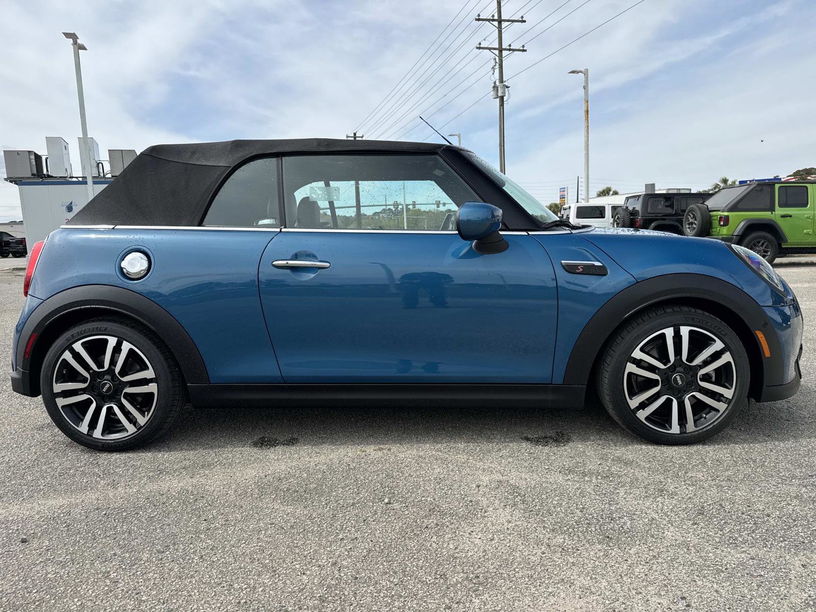 Used 2022 MINI Cooper S w/ Driver Assistance Package image 2