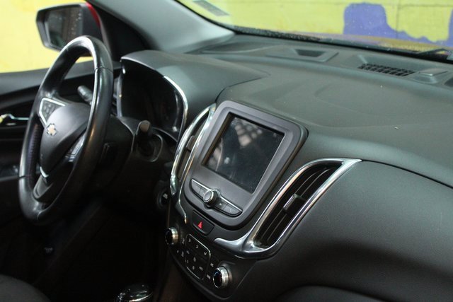 Used 2019 Chevrolet Equinox LT w/ Driver Convenience Package image 10