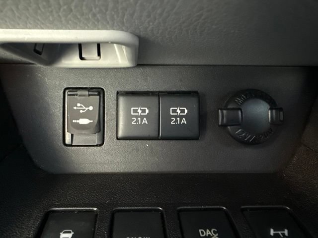 Used 2018 Toyota Highlander XLE AWD/4WD image 31