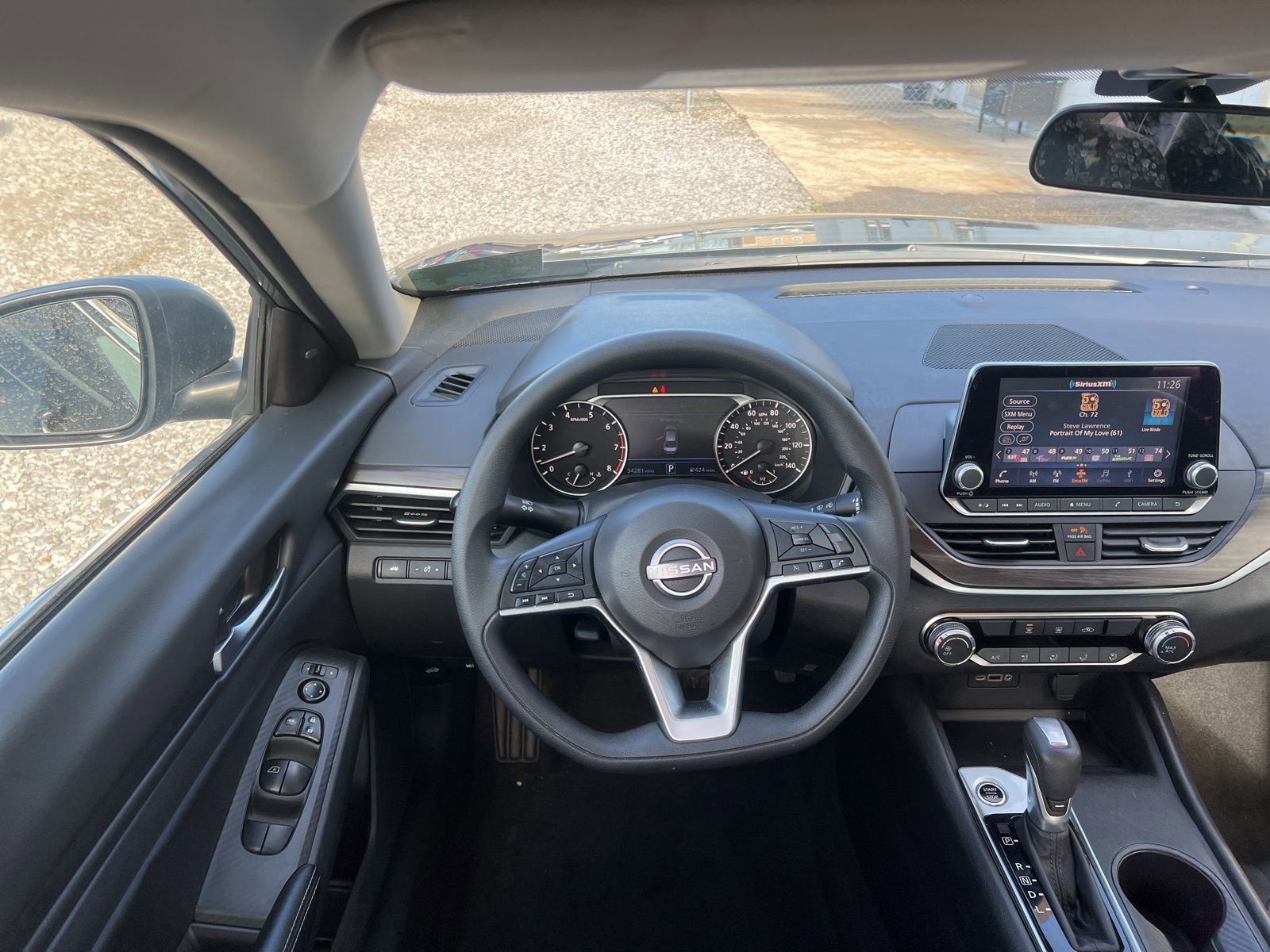 Used 2025 Nissan Altima 2.5 SV image 11