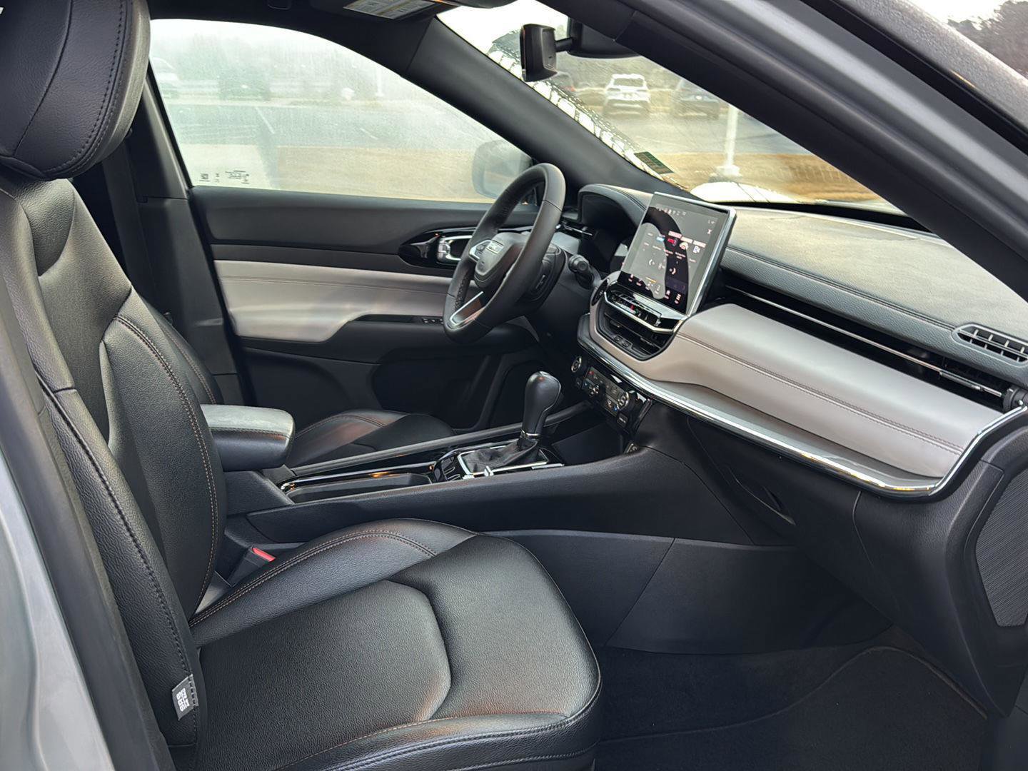 Used 2024 Jeep Compass Limited image 10