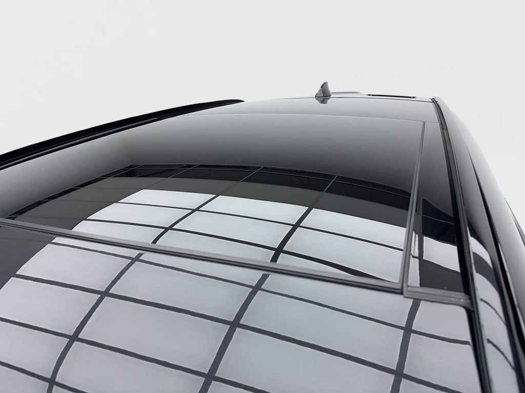 Used 2025 Land Rover Range Rover Velar Dynamic SE image 13