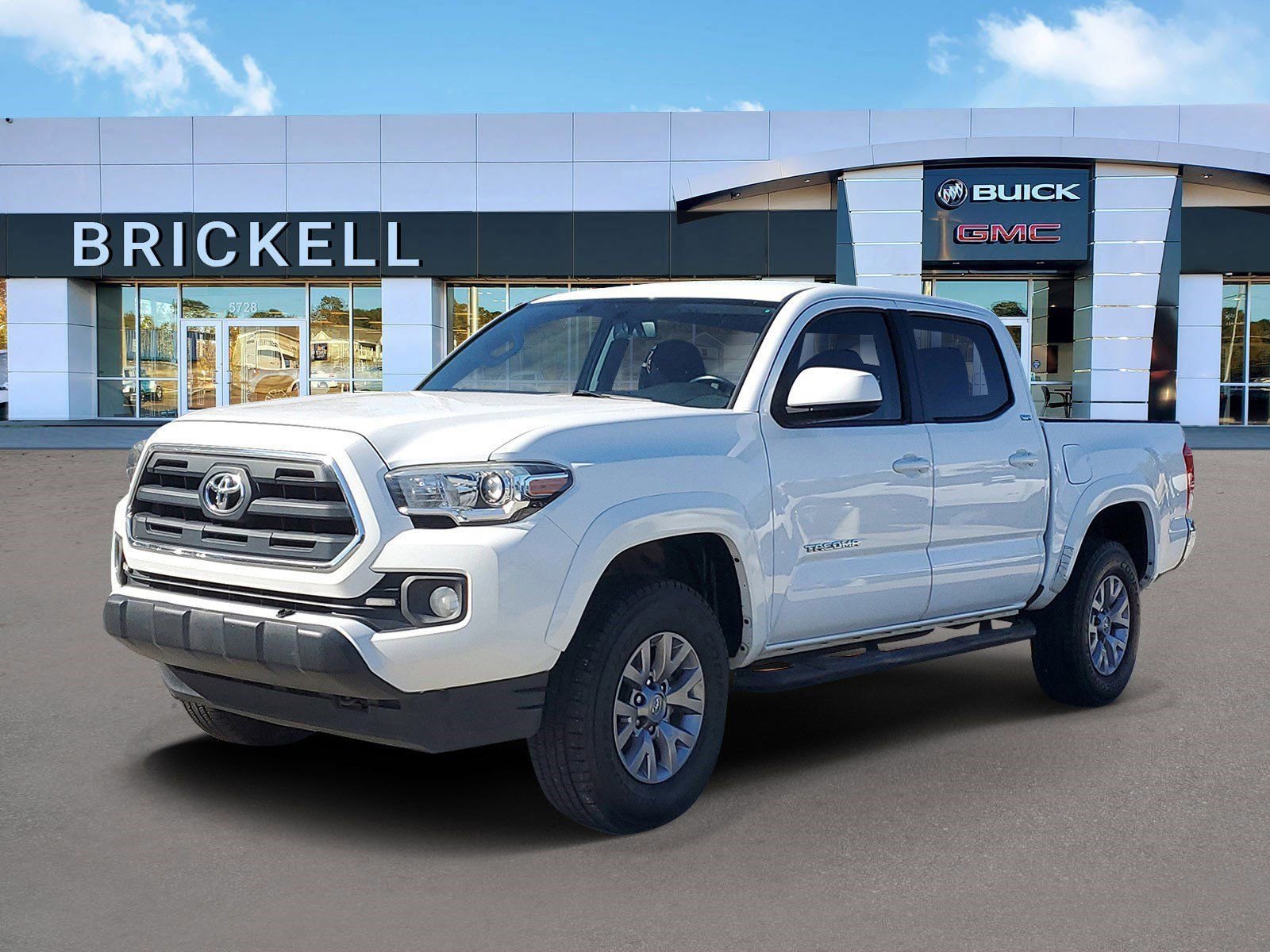 Used 2017 Toyota Tacoma SR5 w/ Tow Package image 3