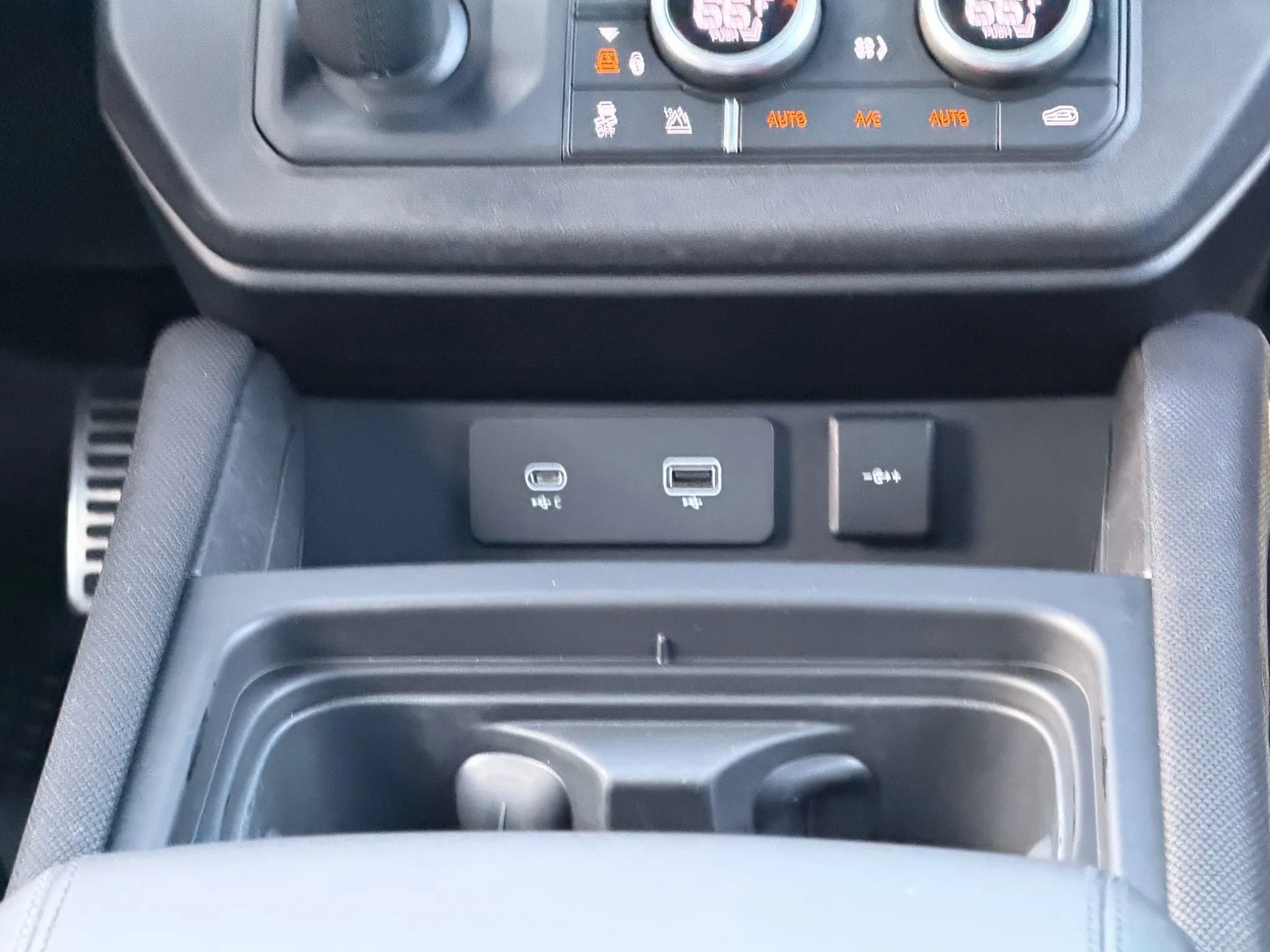 Used 2023 Land Rover Defender 110 V8 image 97