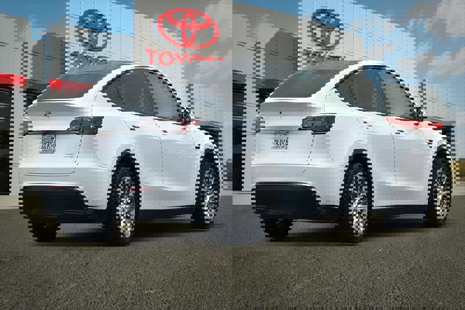 Used 2023 Tesla Model Y Long Range image 3