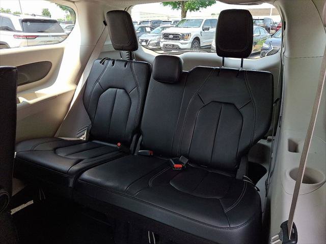 Certified 2022 Chrysler Pacifica Touring-L FWD image 10
