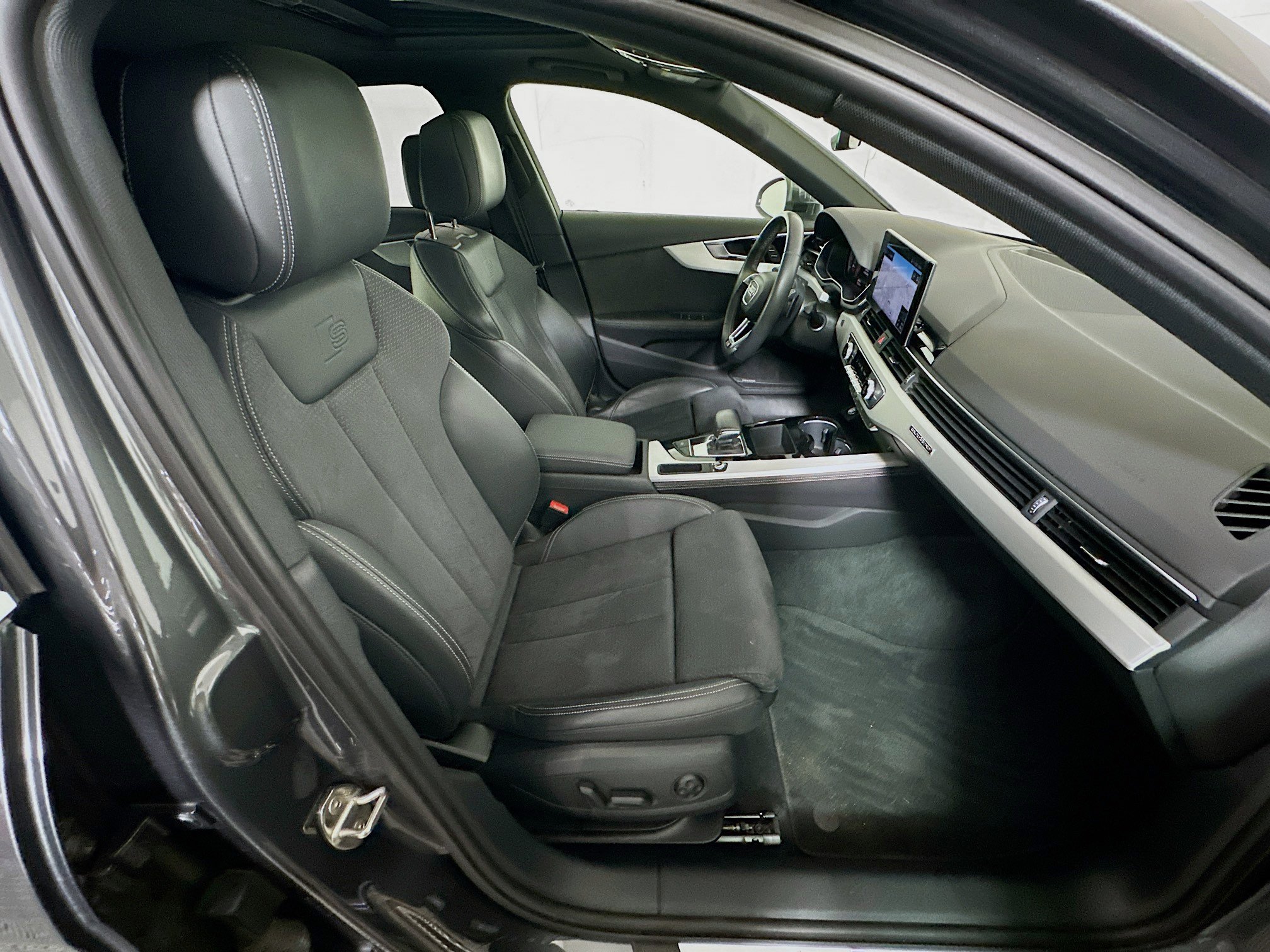 Used 2022 Audi A4 2.0T Premium Plus w/ Premium Plus Package AWD/4WD image 32