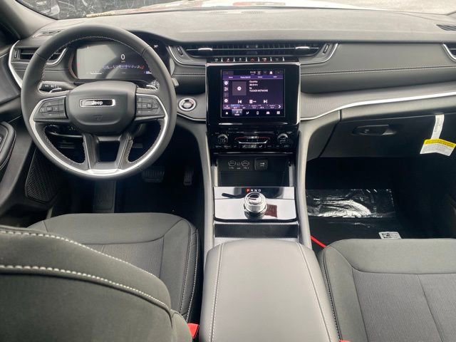 New 2025 Jeep Grand Cherokee L Laredo image 35