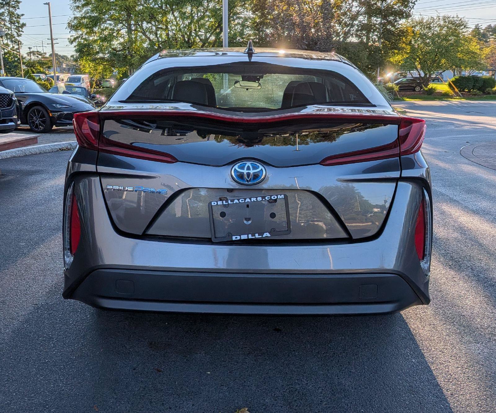 Used 2018 Toyota Prius Prime Premium FWD image 9