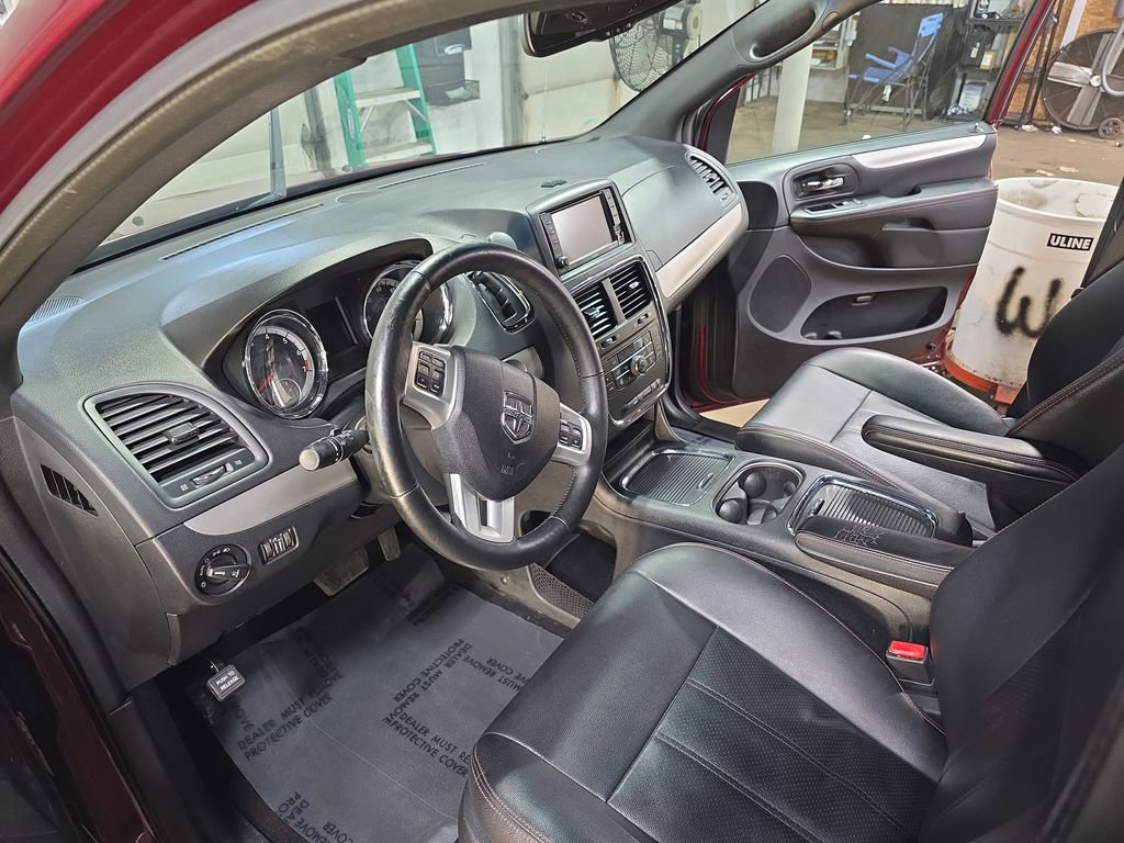 Used 2017 Dodge Grand Caravan GT FWD image 17
