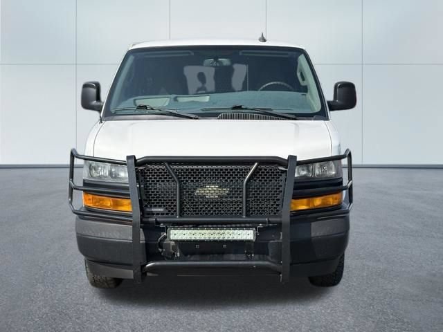 Used 2018 Chevrolet Express 3500 w/ Driver Convenience Package RWD image 5
