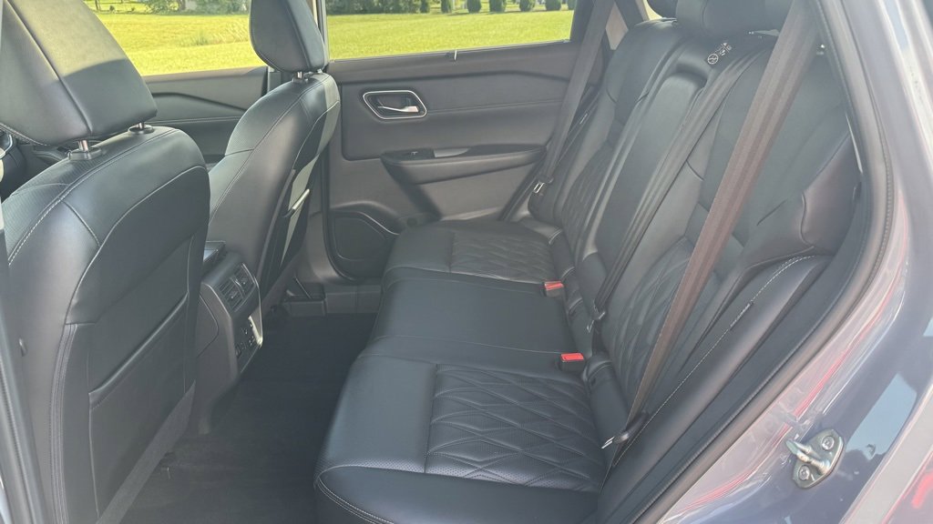 Used 2022 Nissan Rogue Platinum w/ Head-Up Display Package image 15