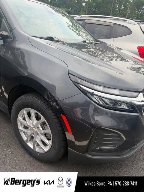 Used 2022 Chevrolet Equinox LS w/ LS Convenience Package AWD/4WD image 9