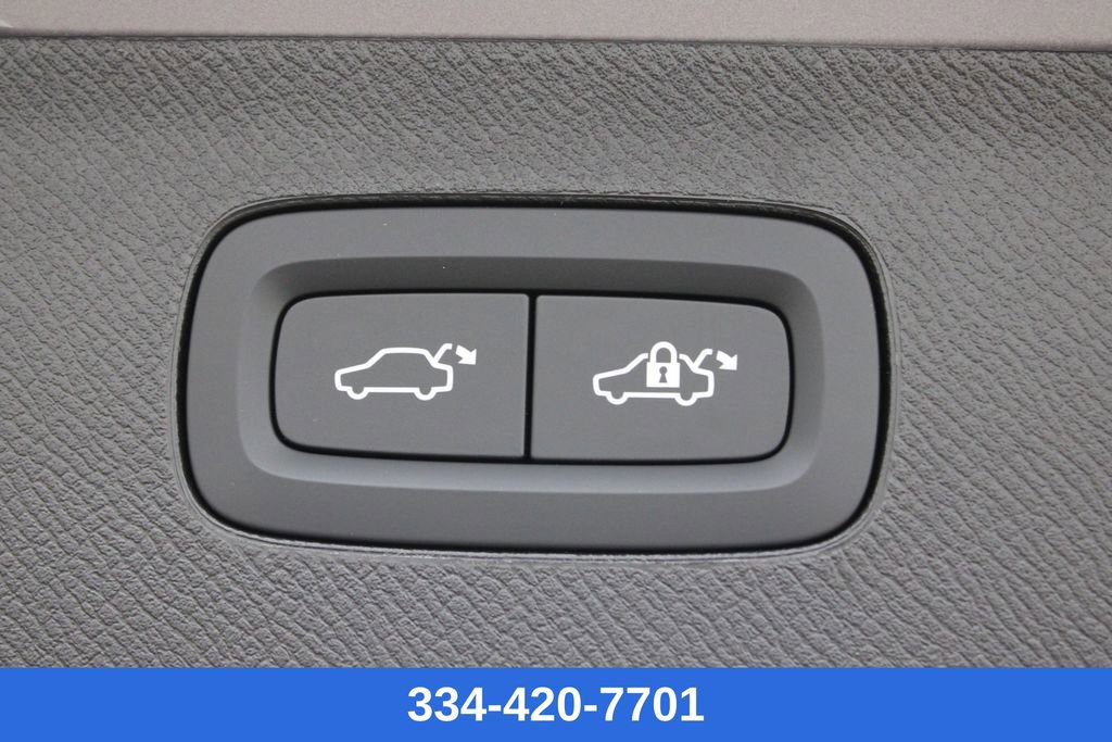 New 2026 Volvo XC90 B6 Plus w/ Protection Package Premier image 32