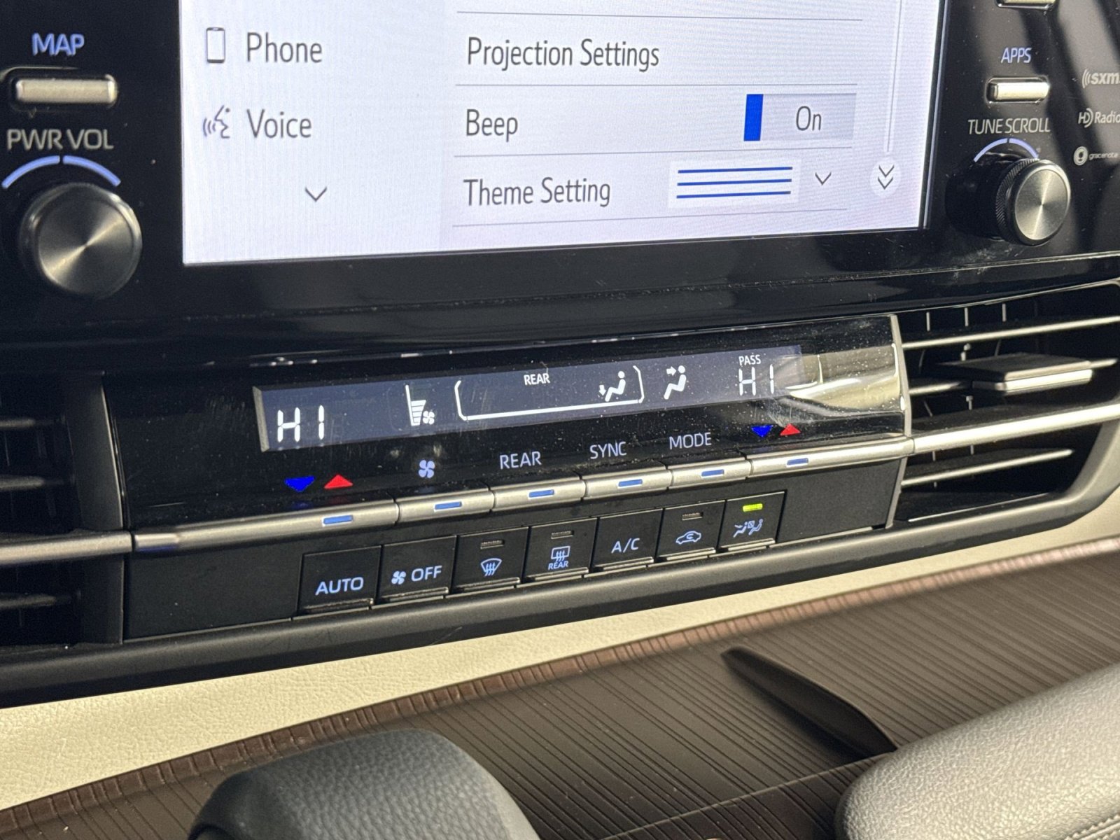 Used 2023 Toyota Sienna LE image 25