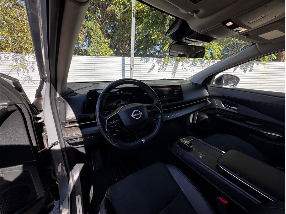 Used 2024 Nissan Ariya AWD image 2