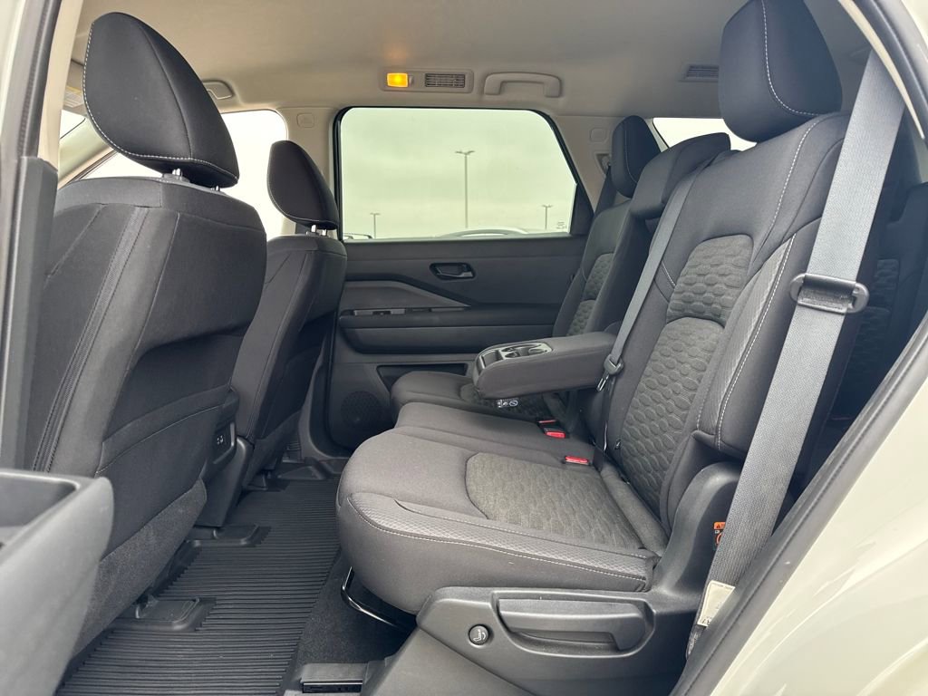 Used 2024 Nissan Pathfinder SV image 14