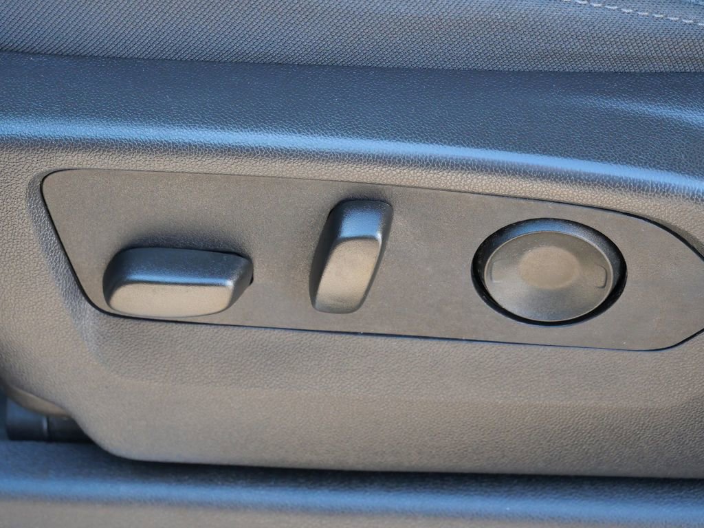 Used 2025 Chevrolet Silverado 2500 LT w/ Convenience Package image 33