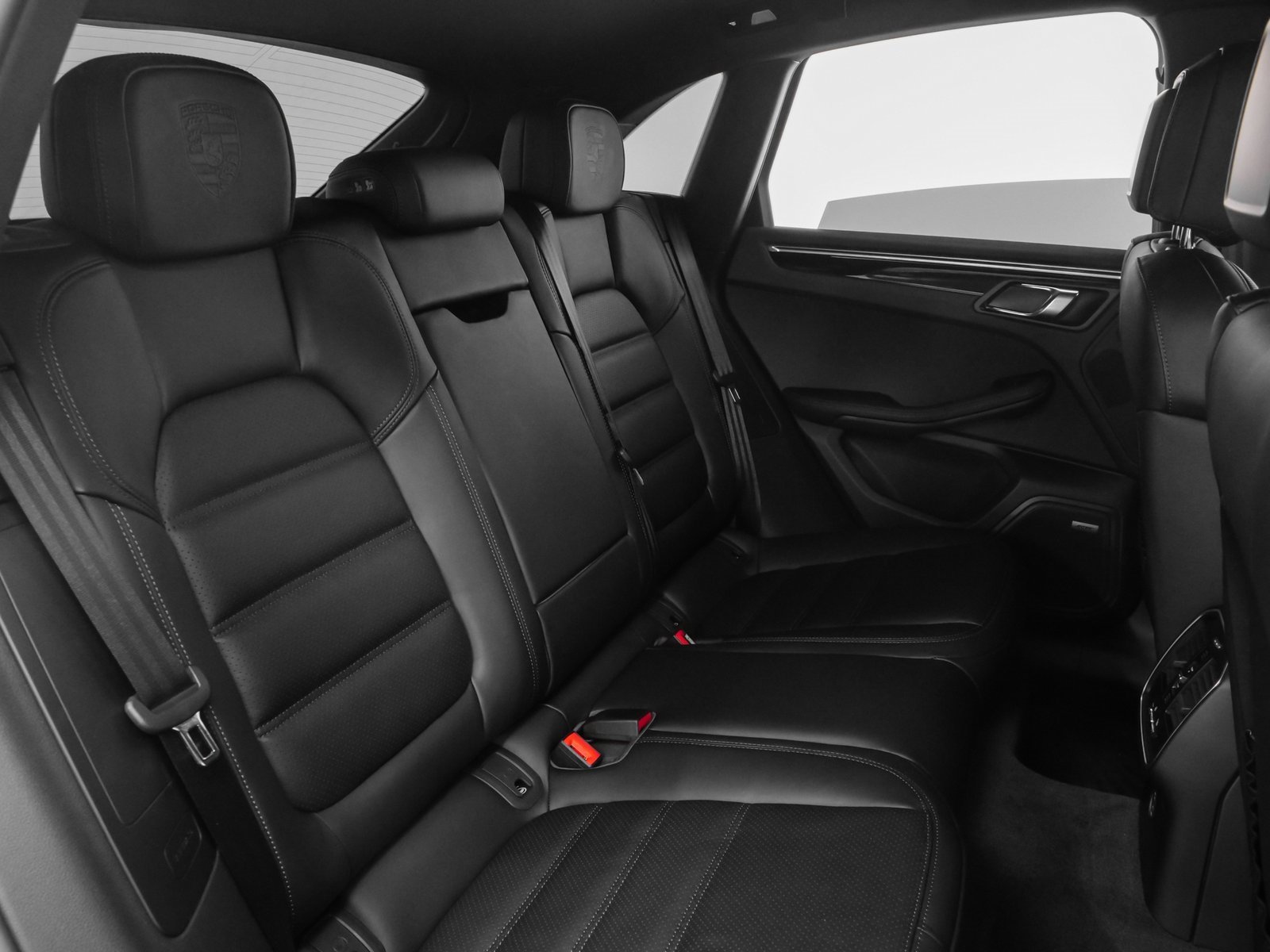 Certified 2025 Porsche Macan image 22