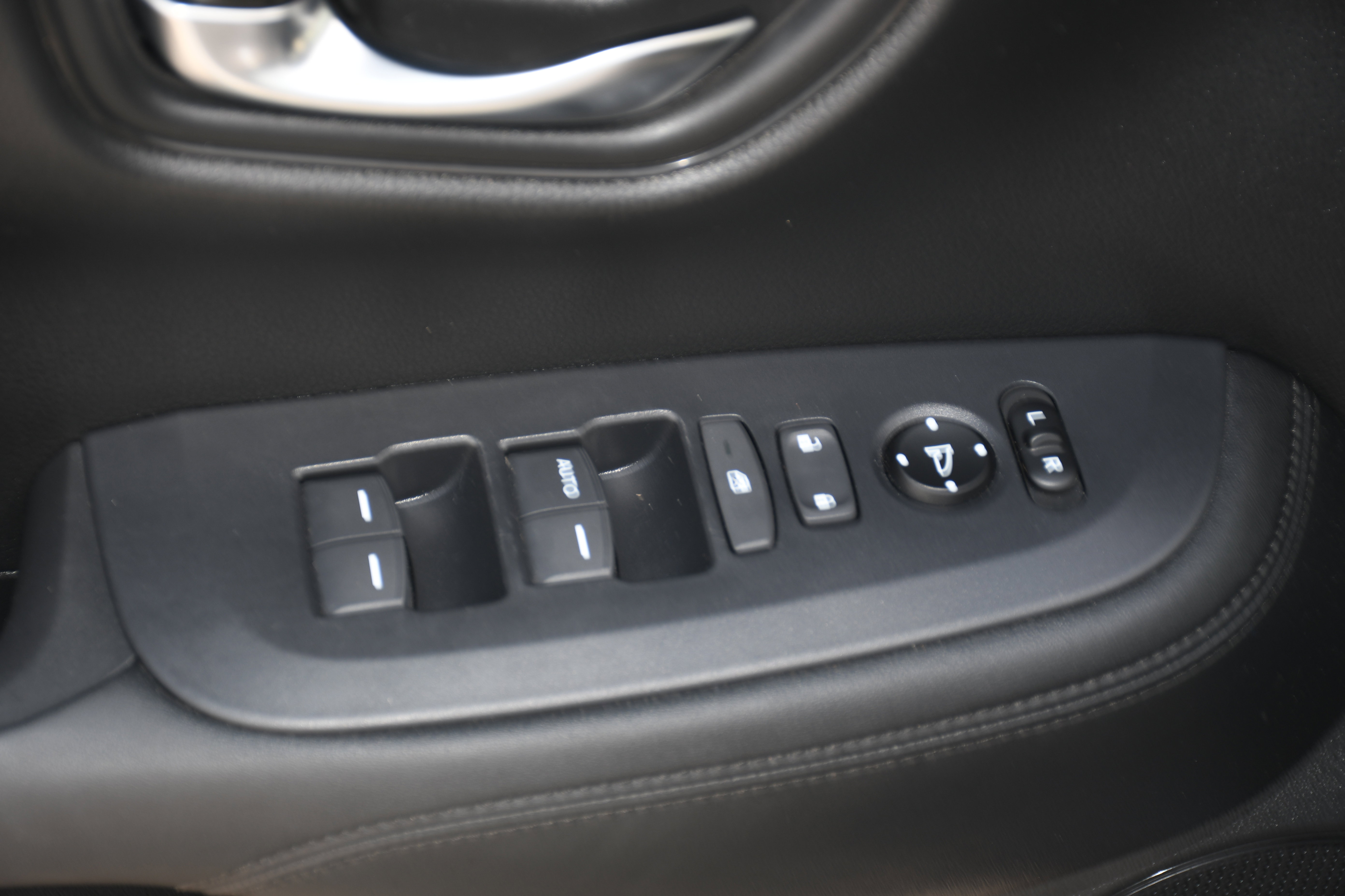 Used 2024 Honda HR-V LX image 10