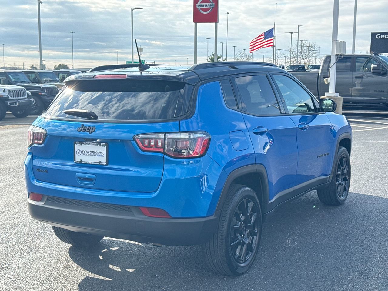 Used 2023 Jeep Compass Latitude w/ Sun and Sound Group AWD/4WD image 3