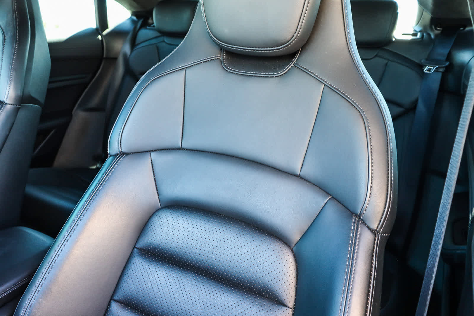 Used 2021 Porsche Taycan Turbo image 26