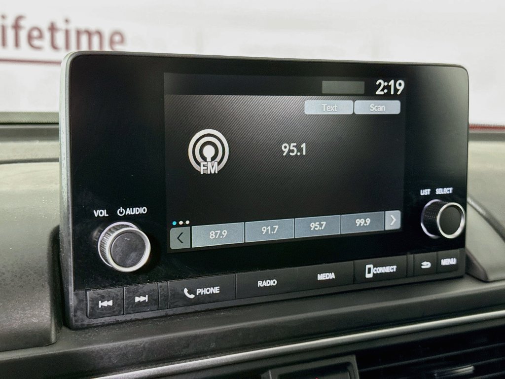 Used 2023 Honda Pilot Sport image 6