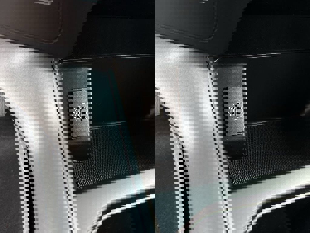 New 2025 Ford F150 Lightning XLT image 53