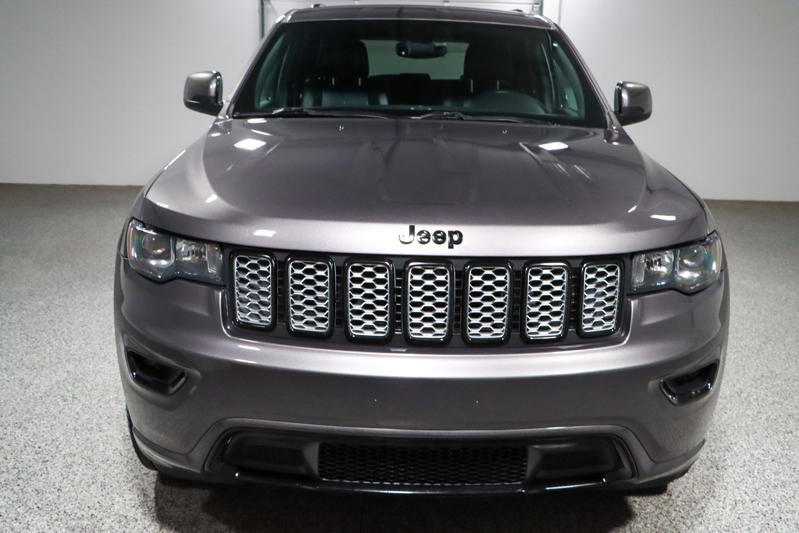 Used 2018 Jeep Grand Cherokee Altitude image 4