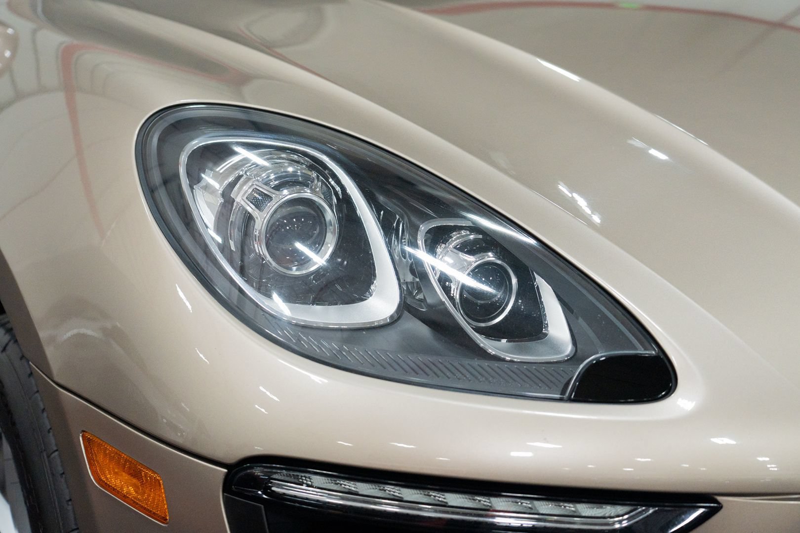 Used 2017 Porsche Macan AWD/4WD image 12