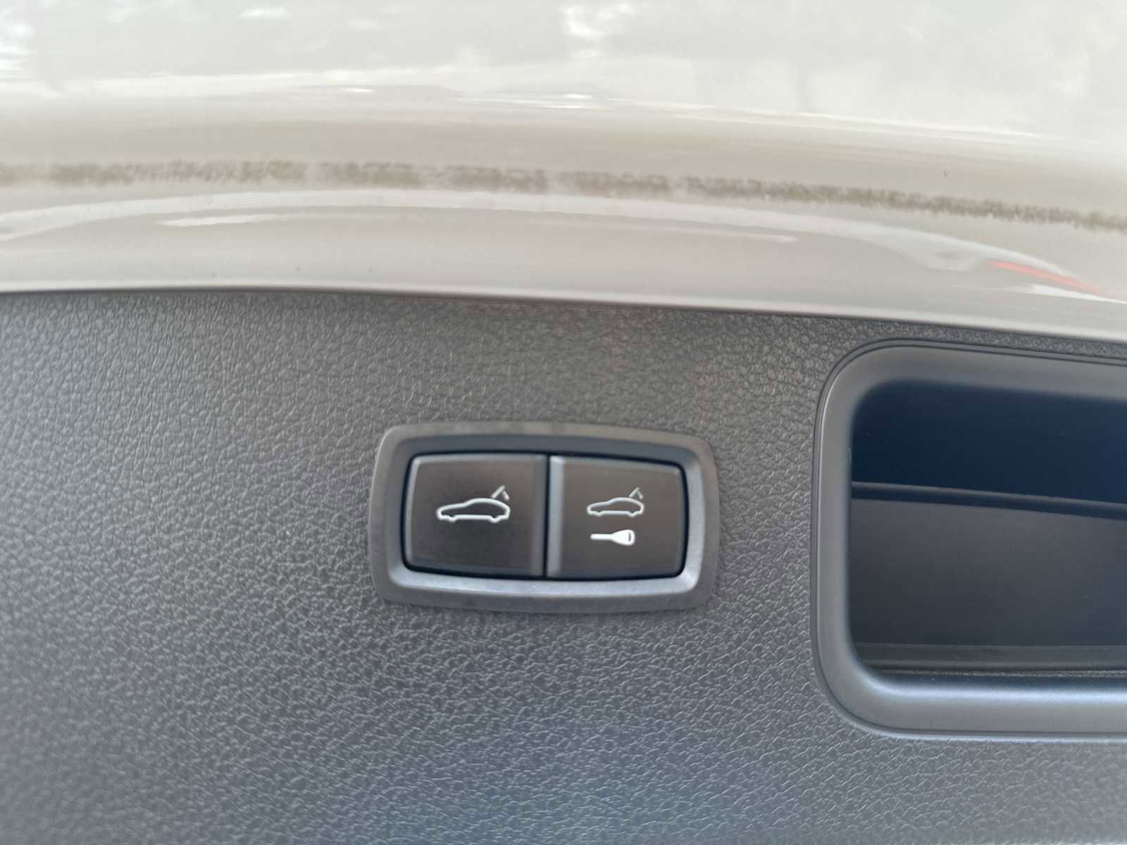 Used 2018 Porsche Macan S image 24