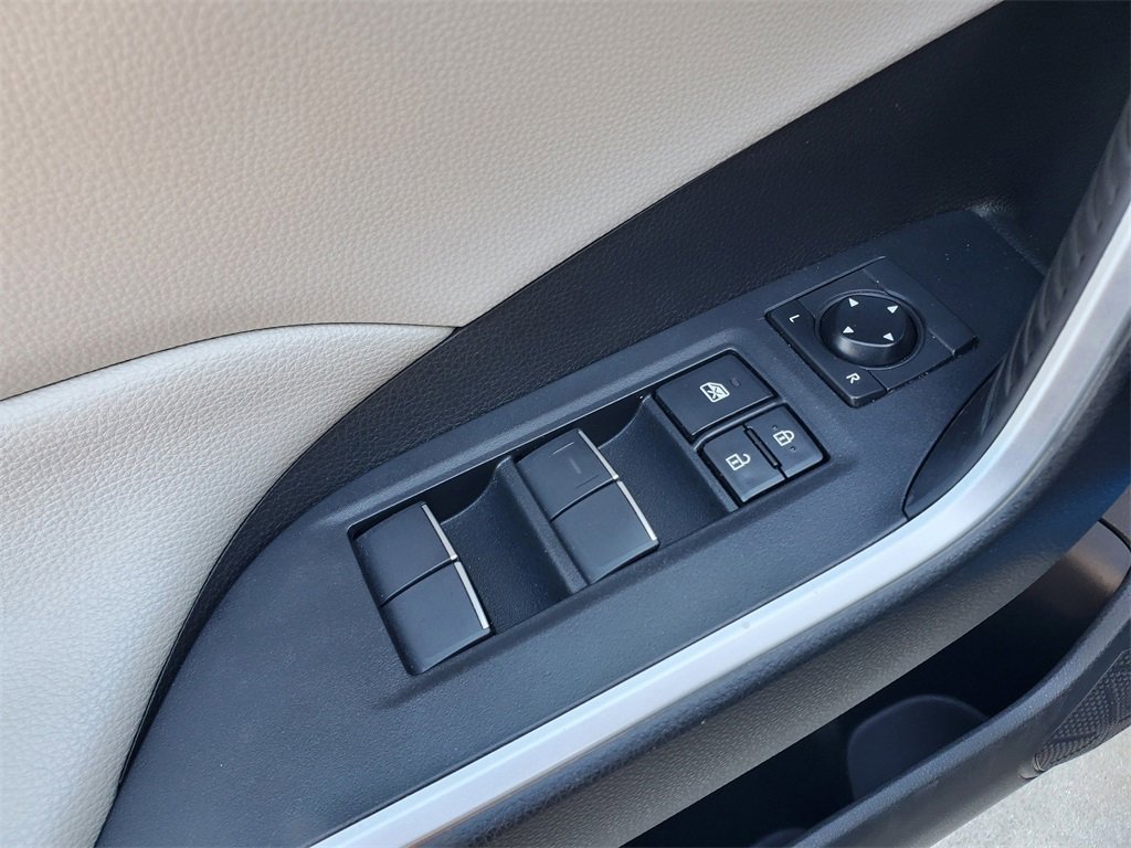 Used 2020 Toyota RAV4 XLE Premium image 19