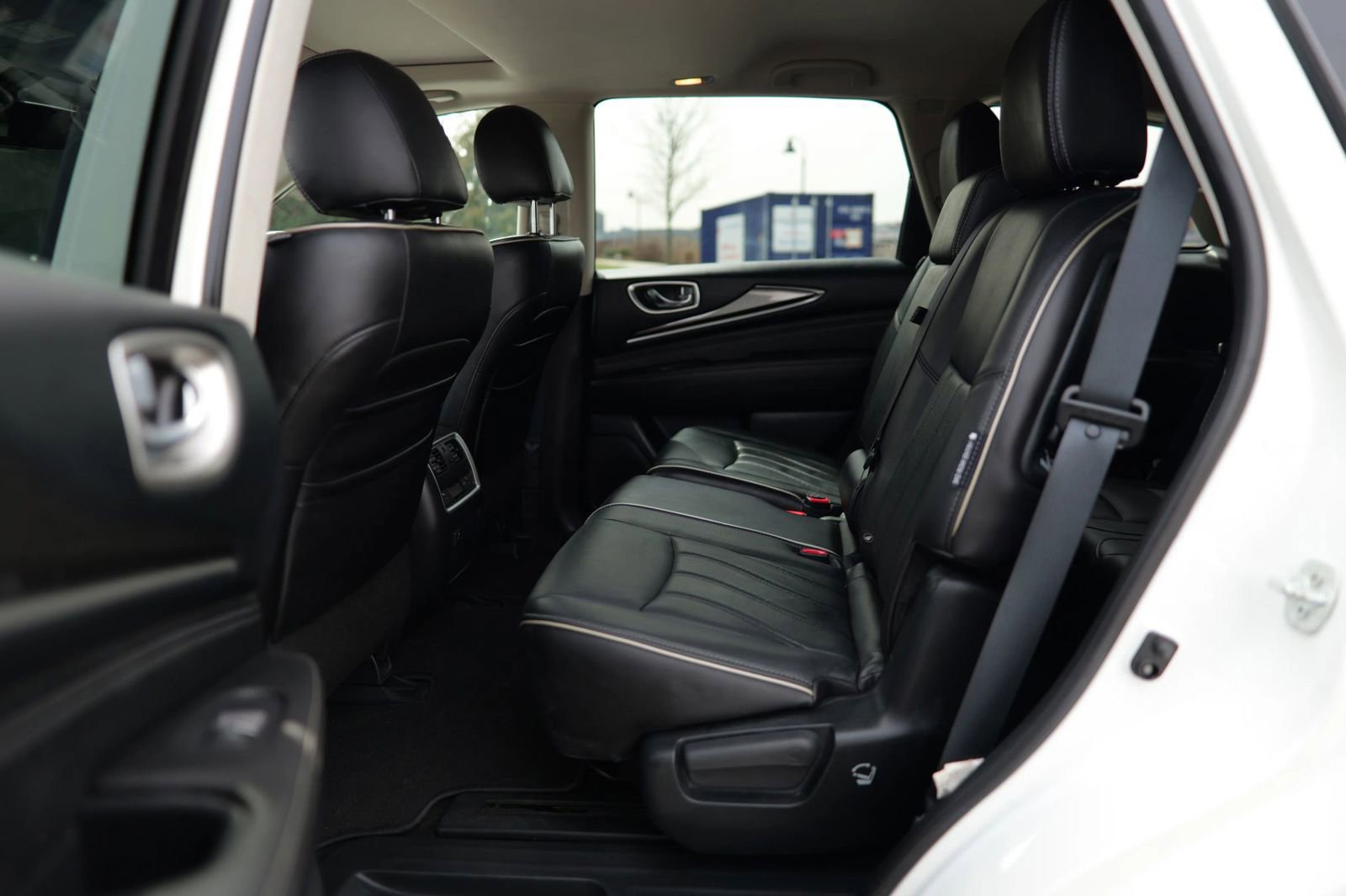 Used 2019 INFINITI QX60 Luxe w/ Essential Package image 29
