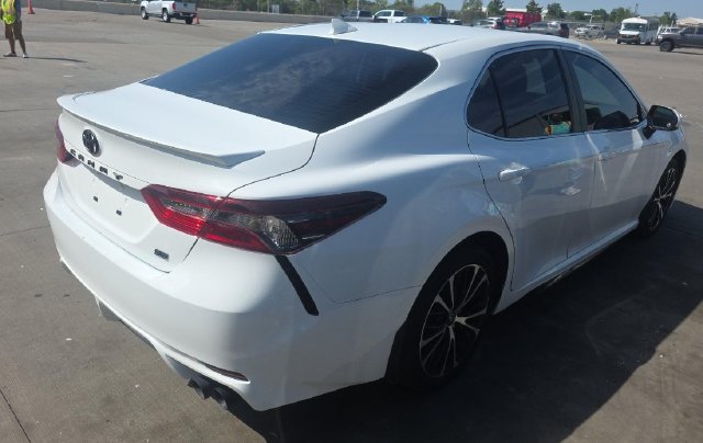 Used 2024 Toyota Camry SE FWD image 2