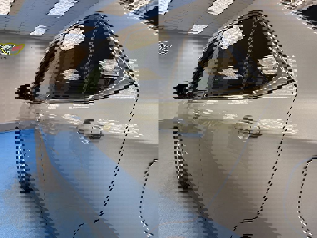 Used 2023 Chevrolet Equinox LT w/ LPO, Floor Liner Package image 17