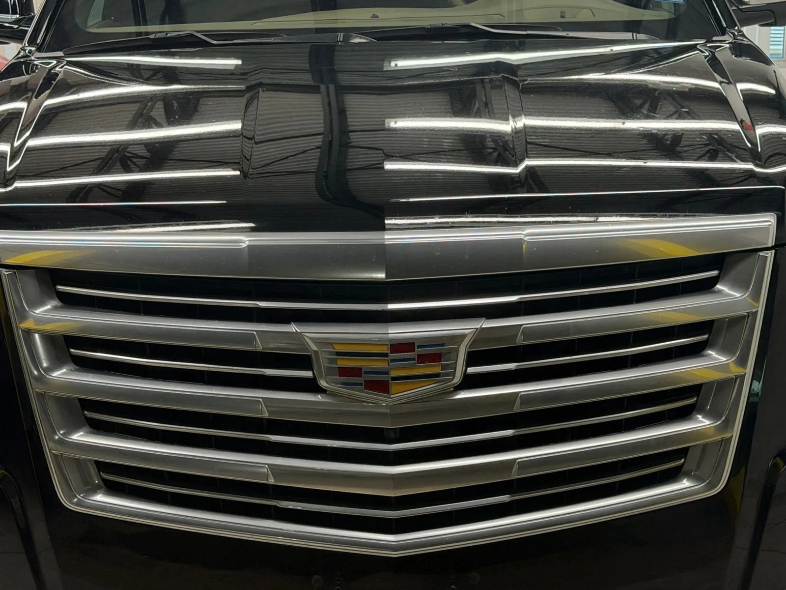 Used 2019 Cadillac Escalade Platinum AWD/4WD image 5