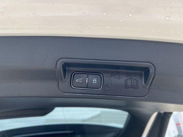 Used 2022 Ford Explorer XLT image 41